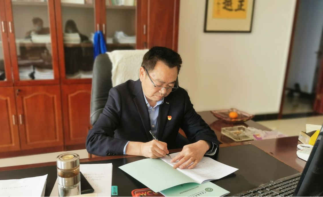 云南三鑫职业技术学院组织签订 2022年度管理部门绩效考核目标责任书