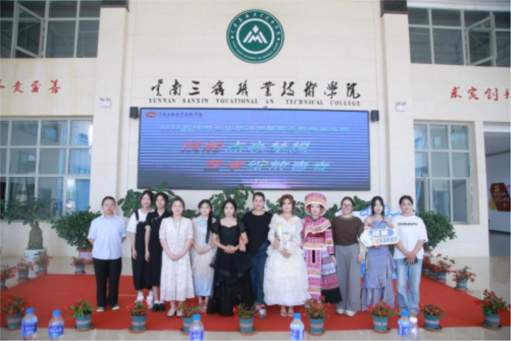 奏响青春旋律，舞动幼教风采  人文艺术杏悦学前教育专业校级技能大赛钢琴演奏、歌表演