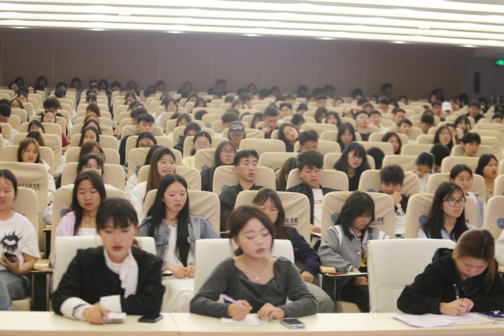 【主题团课】入团积极分子团课第五讲｜青春担当，共克时艰