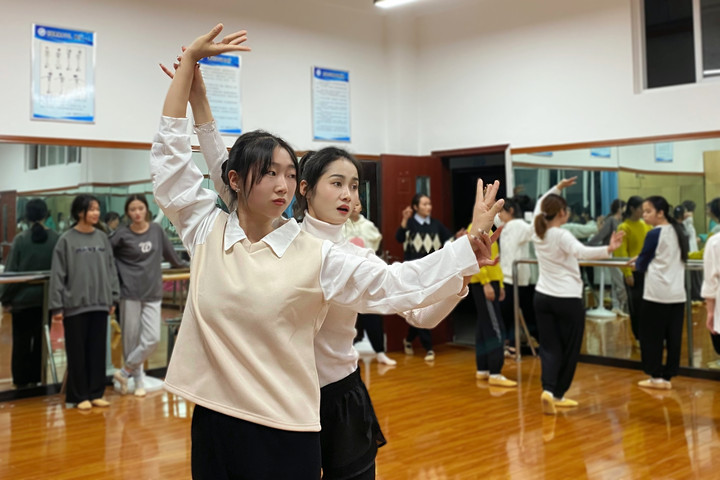 【提質工程】——人文藝術學院舞蹈考級考前培訓班正式開班