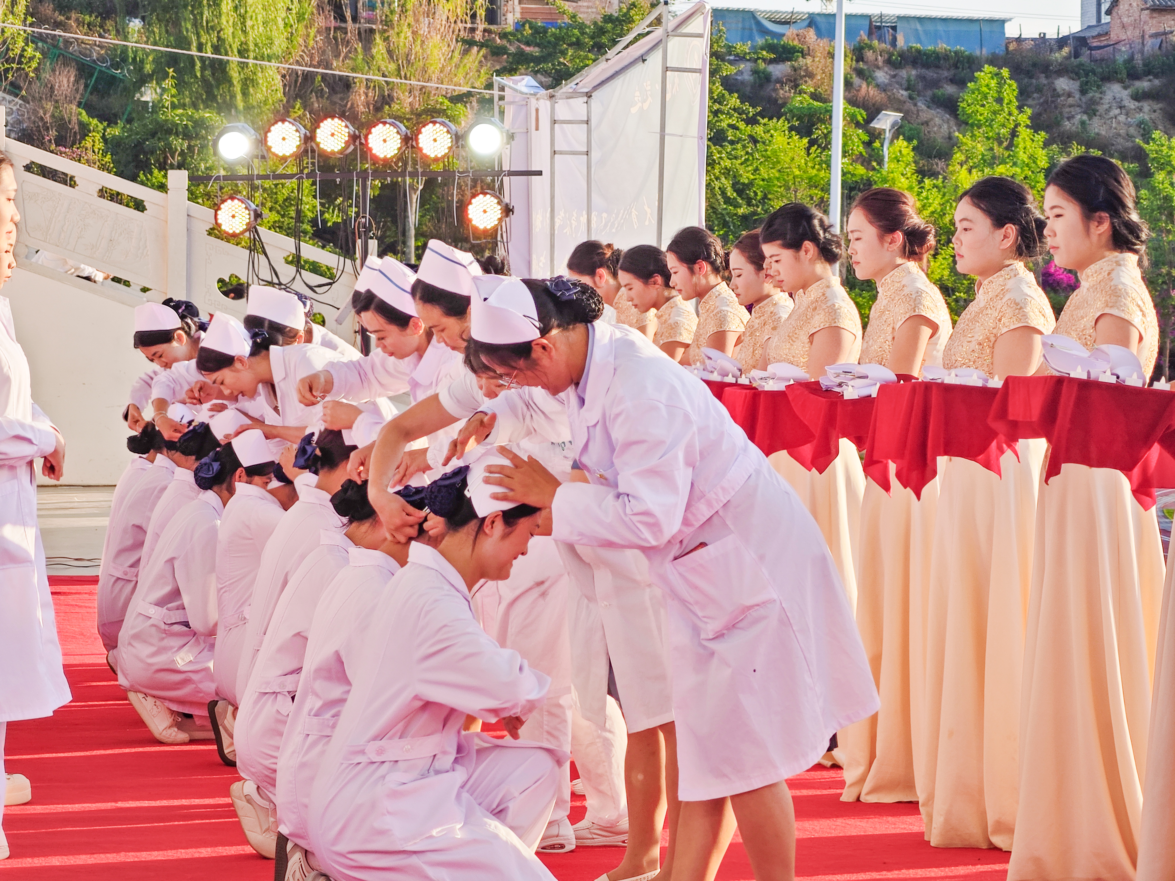 传承使命担当 绽放青春芳华 | 5·12国际护士节授帽仪式暨文艺晚会成功举办