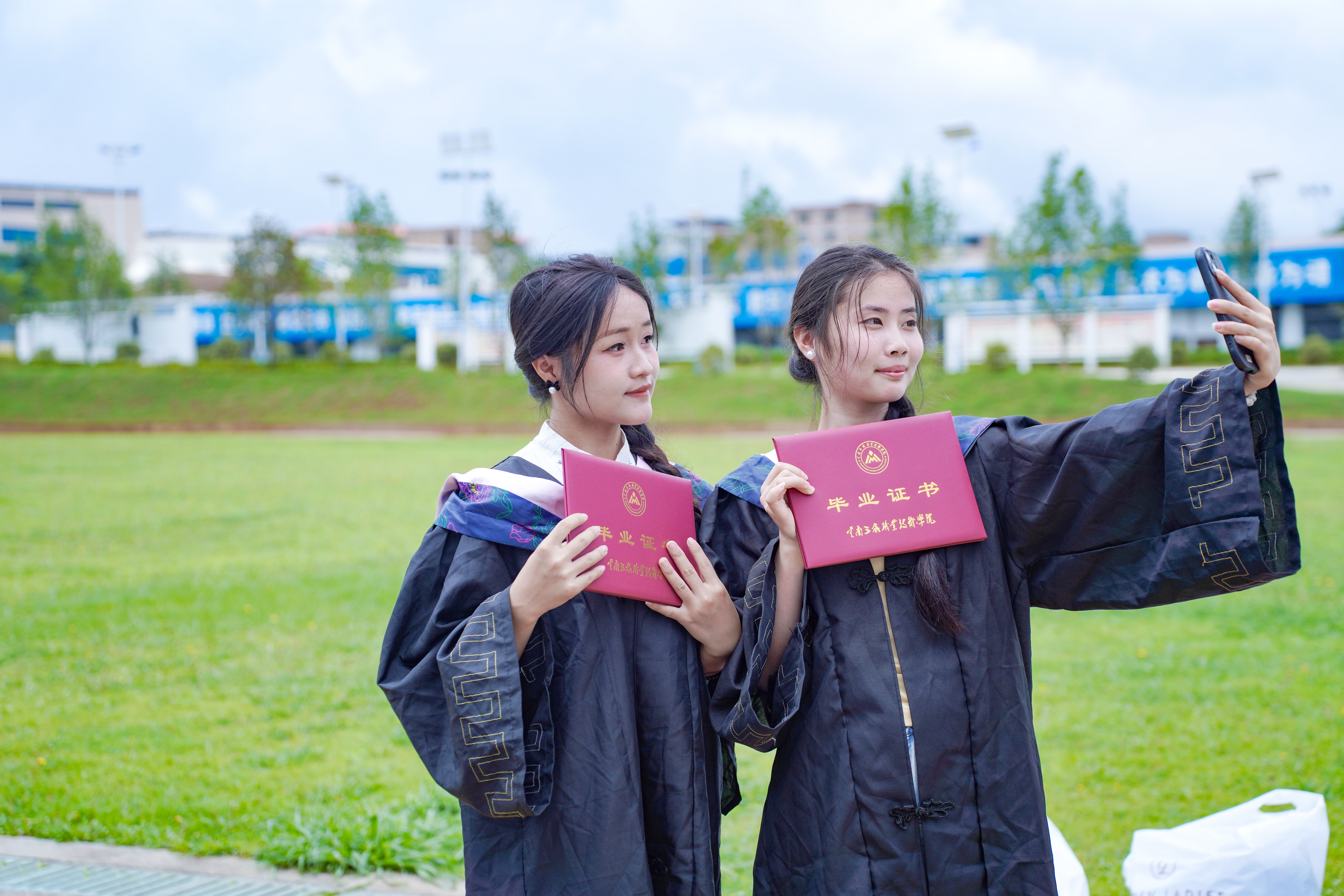 “鑫”起点，拾花赴前程 | 2025年毕业典礼隆重举行