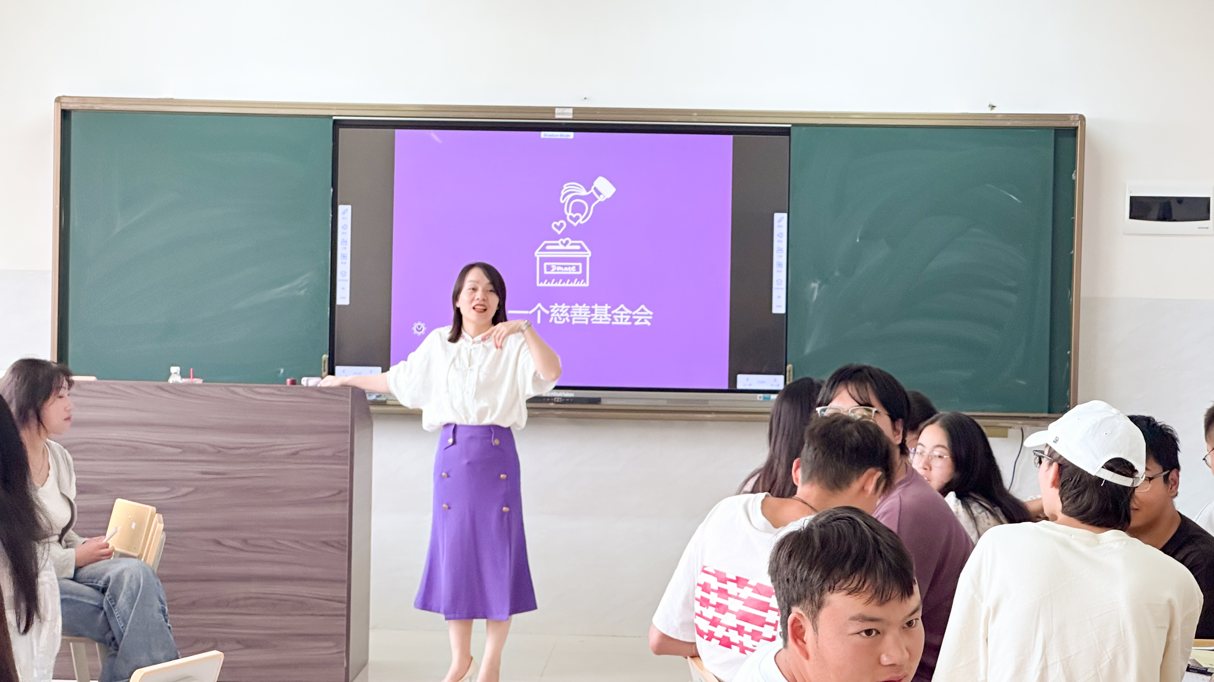 解码生涯智慧，赋能职业发展 《洞见生涯·用1天的时间体会职业生涯的一生》 团体辅导课程在我校顺利举行