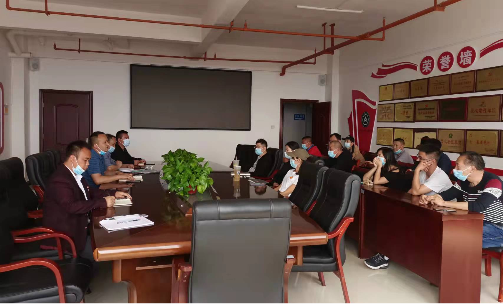 云南三鑫职业技术学院召开食品安全及疫情防控工作会